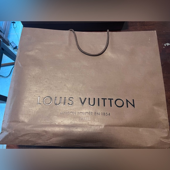 Louis Vuitton bundle. Shopping bag, box and dust bag. Measurements pictured. - Picture 16 of 16